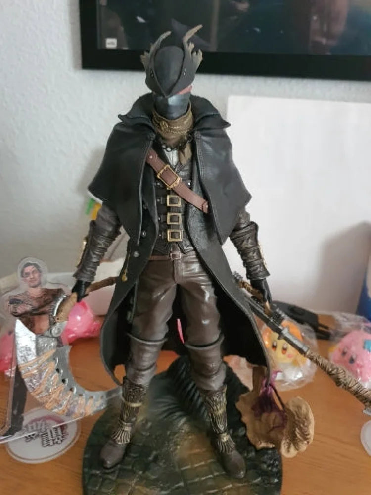 Bloodborne The Old Hunter - Cacciatore Con Falce & Eileen Il Corvo Action Figure