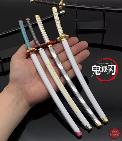 Demon Slayer / Kimetsu No Yaiba - Katana 25Cm In Metallo Ornamentale Katane & Spade