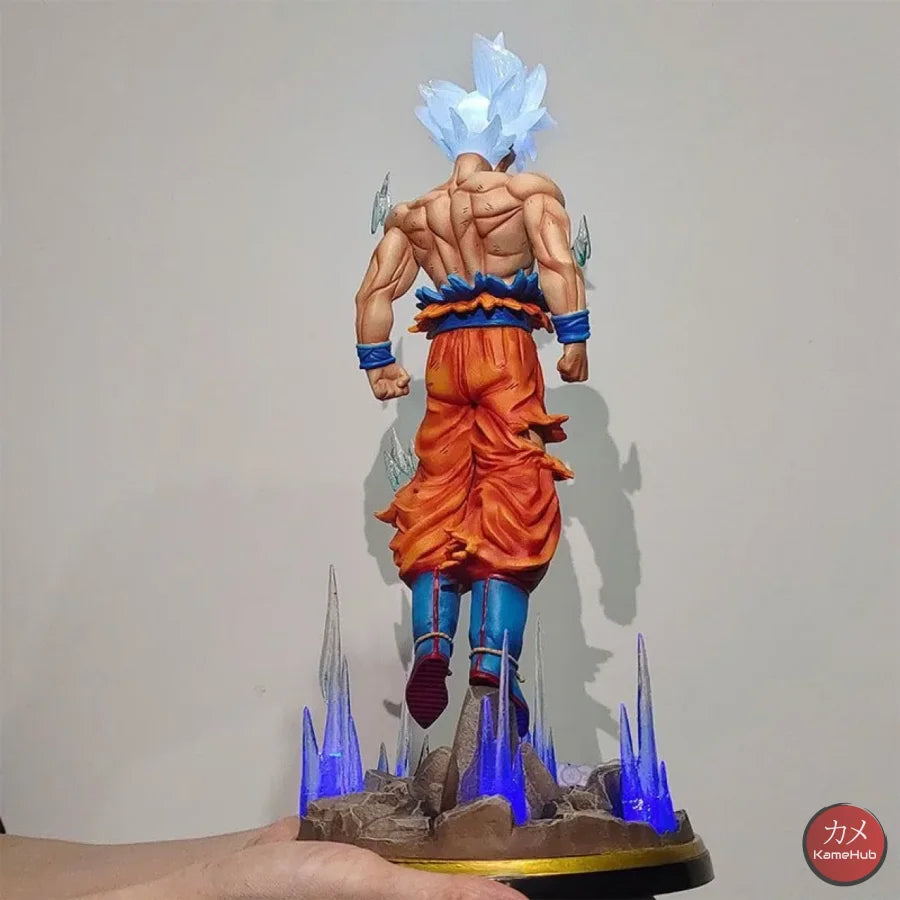 Dragon Ball Super - Goku Ultra Istinto Completo Action Figure Con Luce Led