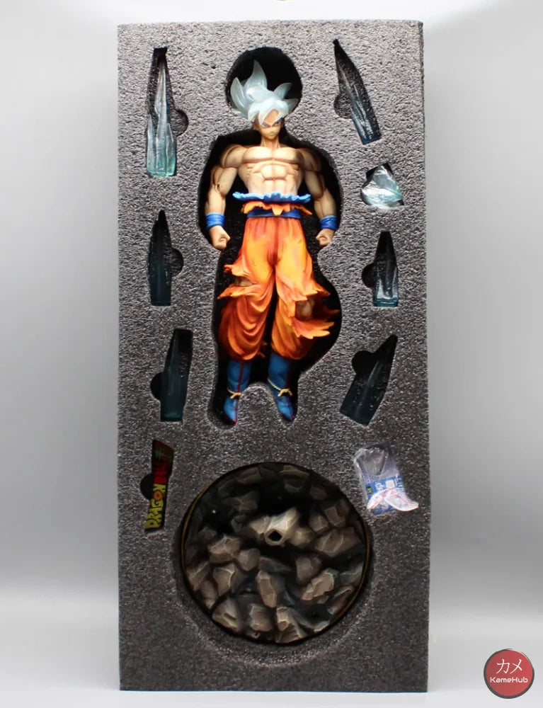 Dragon Ball Super - Goku Ultra Istinto Completo Action Figure Con Luce Led