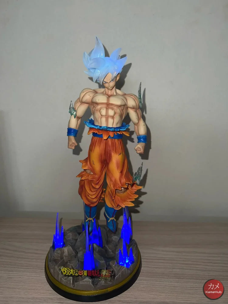 Dragon Ball Super - Goku Ultra Istinto Completo Action Figure Con Luce Led