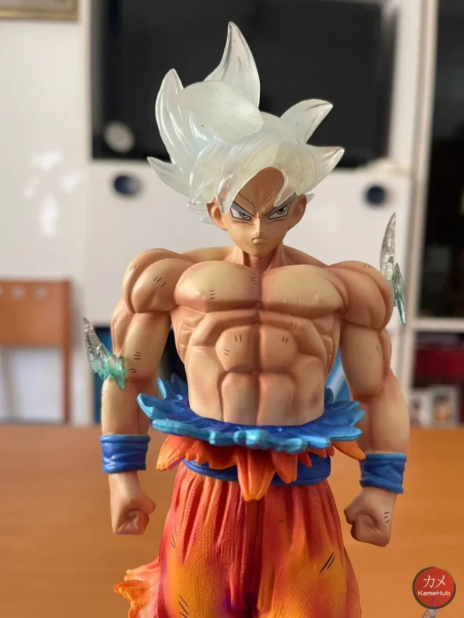 Dragon Ball Super - Goku Ultra Istinto Completo Action Figure Con Luce Led