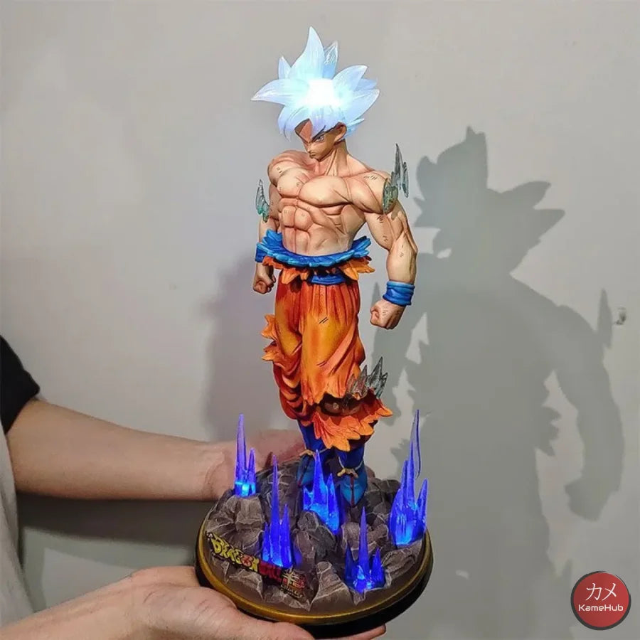 Dragon Ball Super - Goku Ultra Istinto Completo Action Figure Con Luce Led