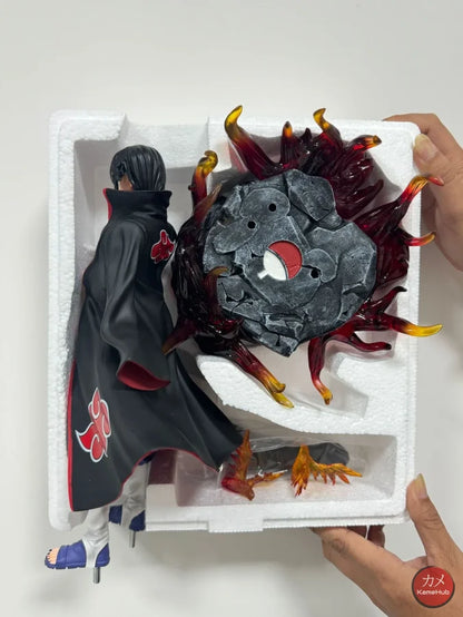 Naruto Shippuden - Uchiha Itachi Action Figure con LED - Uchiha Itachi 40cm - Action Figure