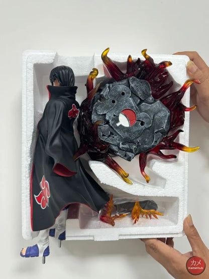 Naruto Shippuden - Uchiha Itachi Action Figure con LED - Uchiha Itachi 40cm - Action Figure