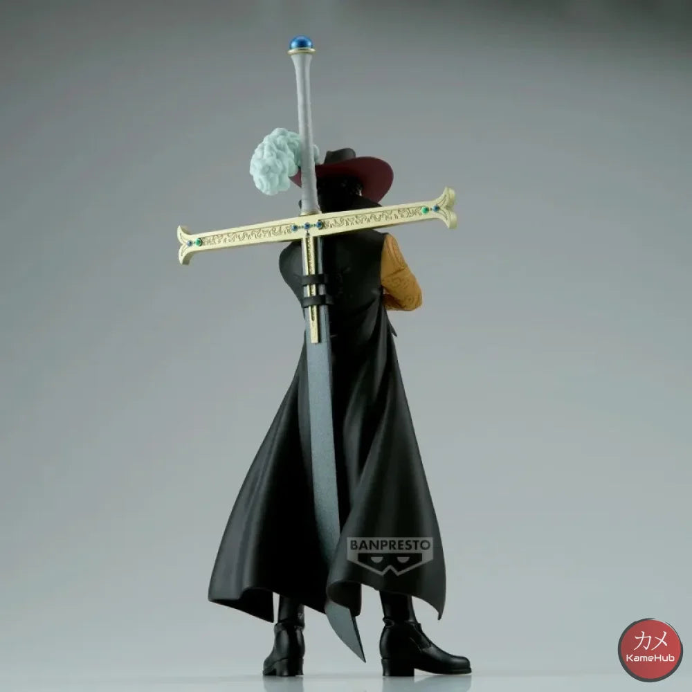 One Piece - Dracule Mihawk Action Figure Bandai Banpresto DXF Dracule Mihawk 17cm Action Figure