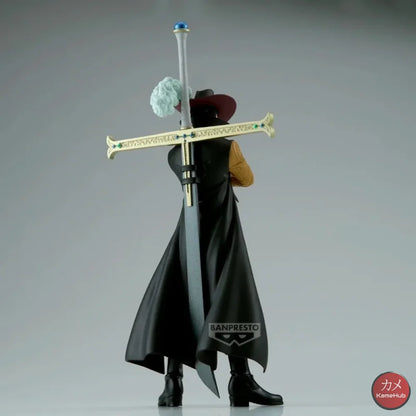 One Piece - Dracule Mihawk Action Figure Bandai Banpresto DXF Dracule Mihawk 17cm Action Figure