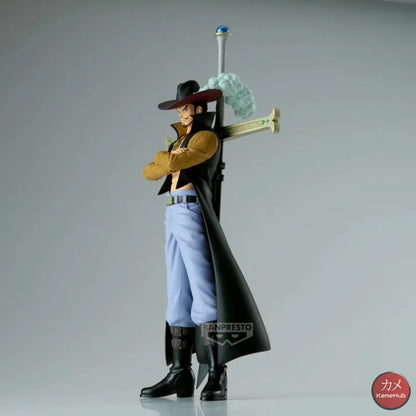 One Piece - Dracule Mihawk Action Figure Bandai Banpresto DXF Dracule Mihawk 17cm Action Figure