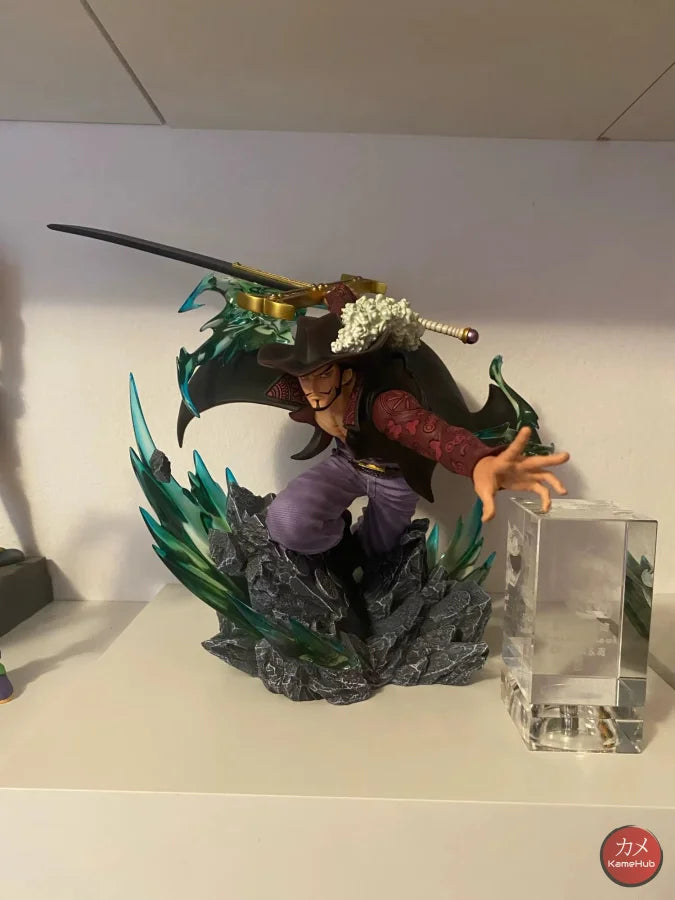One Piece - Dracule Mihawk LX Studio MAX Action Figure in Resina Dracule Mihawk 27cm Action Figure
