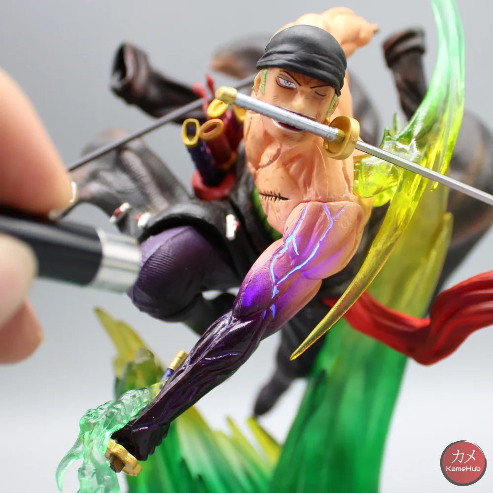 One Piece - Roronoa Zoro Action Figure Con Led E Uv
