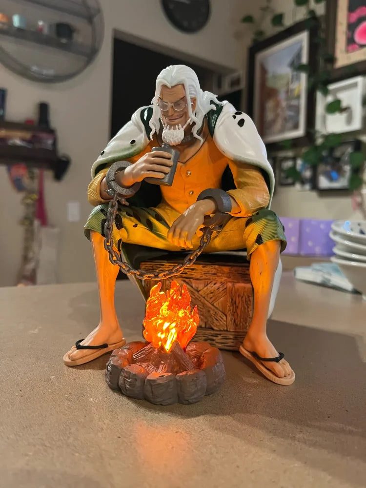 One Piece - Silver Rayleigh Action Figure Con Luce Led